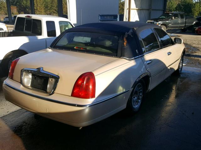 1LNHM83W2YY935843 - 2000 LINCOLN TOWN CAR C CREAM photo 4