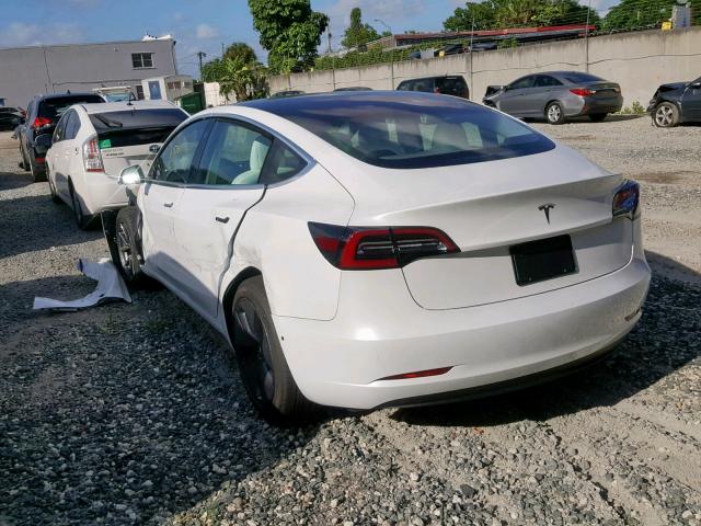 5YJ3E1EAXKF417717 - 2019 TESLA MODEL 3 WHITE photo 3