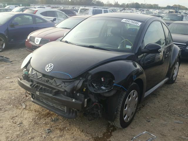 3VWPW3AG5AM011419 - 2010 VOLKSWAGEN NEW BEETLE BLACK photo 2