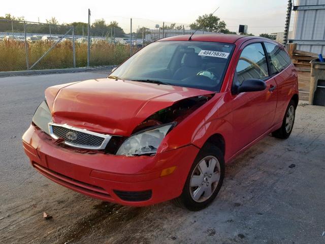 1FAFP31N77W112390 - 2007 FORD FOCUS ZX3 RED photo 2