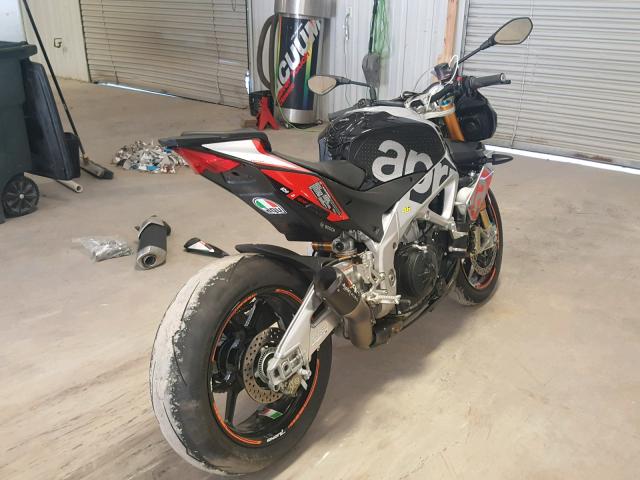 ZD4TYUA06GS000471 - 2016 APRILIA TUONO V4 1 SILVER photo 4