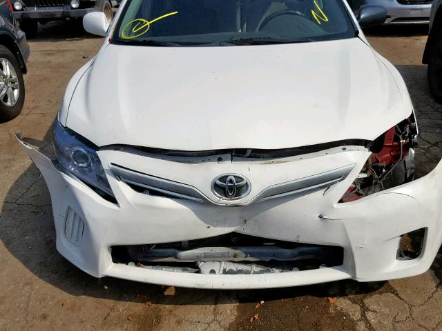 4T1BB3EK3BU137567 - 2011 TOYOTA CAMRY HYBR WHITE photo 9