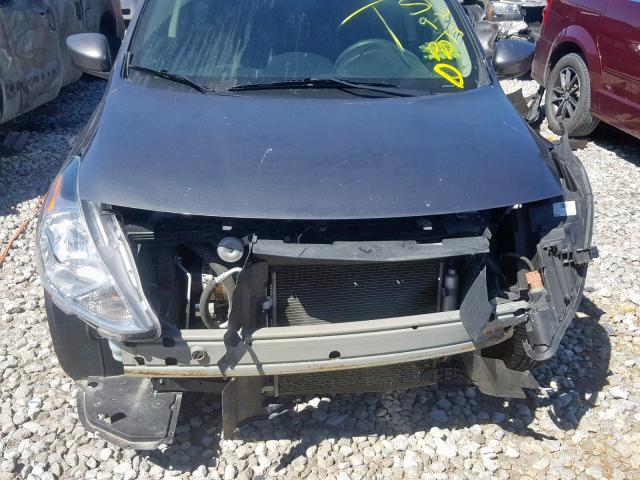 3N1CN7AP0HL813665 - 2017 NISSAN VERSA S GRAY photo 9