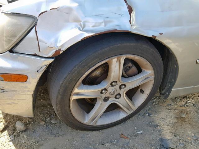 JTHBD192840081275 - 2004 LEXUS IS 300 SILVER photo 9