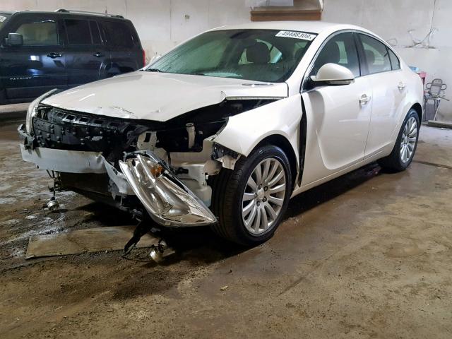 2G4GR5EK5C9148680 - 2012 BUICK REGAL WHITE photo 2