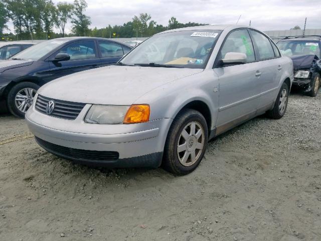 WVWMA23B7YP227857 - 2000 VOLKSWAGEN PASSAT GLS SILVER photo 2