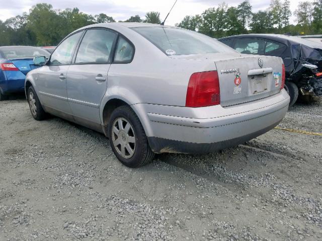 WVWMA23B7YP227857 - 2000 VOLKSWAGEN PASSAT GLS SILVER photo 3