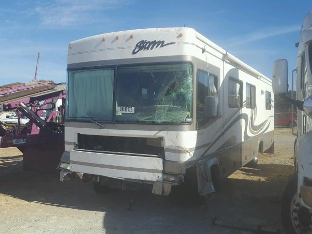 5B4LP37J3Y3317666 - 2000 WORKHORSE CUSTOM CHASSIS MOTORHOME WHITE photo 2