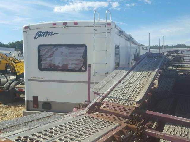 5B4LP37J3Y3317666 - 2000 WORKHORSE CUSTOM CHASSIS MOTORHOME WHITE photo 4