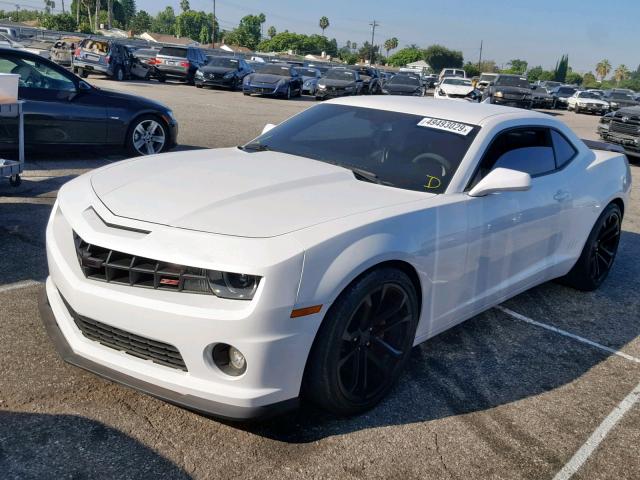 2G1FS1EW1D9163901 - 2013 CHEVROLET CAMARO SS WHITE photo 2