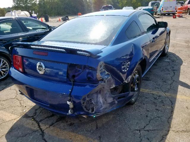 1ZVFT82HX65139306 - 2006 FORD MUSTANG GT BLUE photo 4