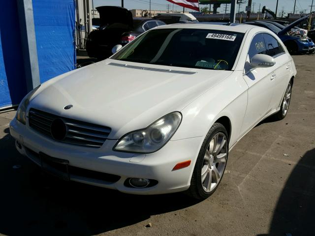 WDDDJ72X88A133568 - 2008 MERCEDES-BENZ CLS 550 WHITE photo 2