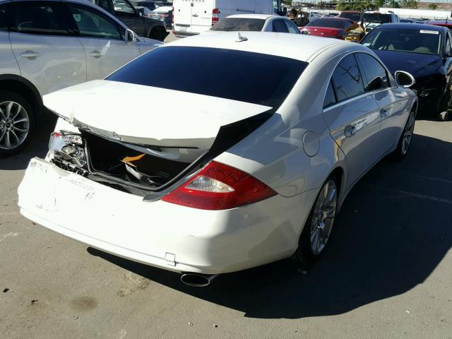 WDDDJ72X88A133568 - 2008 MERCEDES-BENZ CLS 550 WHITE photo 4