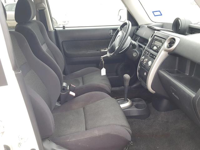JTLKT324254006310 - 2005 TOYOTA SCION XB Ақ фото 5