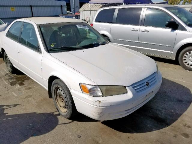 JT2BF22K6W0116015 - 1998 TOYOTA CAMRY CE WHITE photo 1