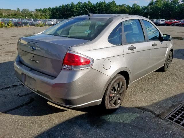 1FAHP34NX8W188496 - 2008 FORD FOCUS S/SE SILVER photo 4