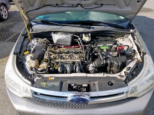 1FAHP34NX8W188496 - 2008 FORD FOCUS S/SE SILVER photo 7