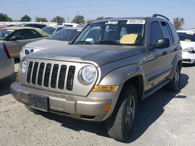 1J4GL38K65W669675 - 2005 JEEP LIBERTY RE GOLD photo 2
