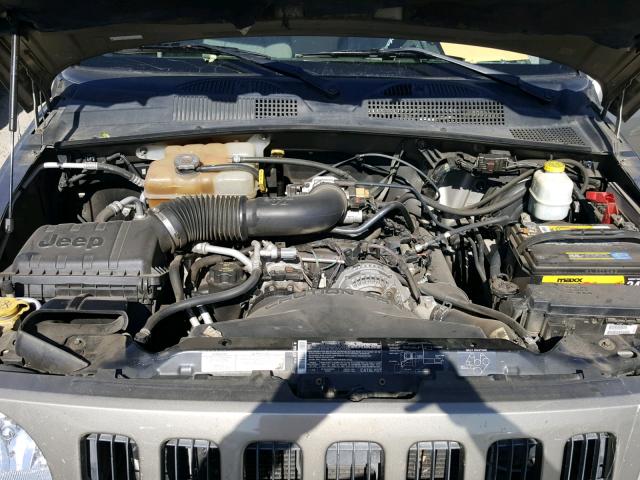 1J4GL38K65W669675 - 2005 JEEP LIBERTY RE GOLD photo 7