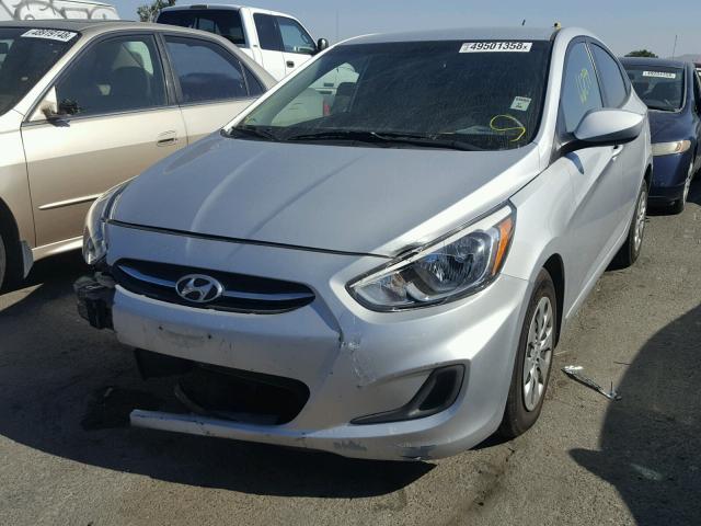 KMHCT4AE3GU953077 - 2016 HYUNDAI ACCENT SE SILVER photo 2