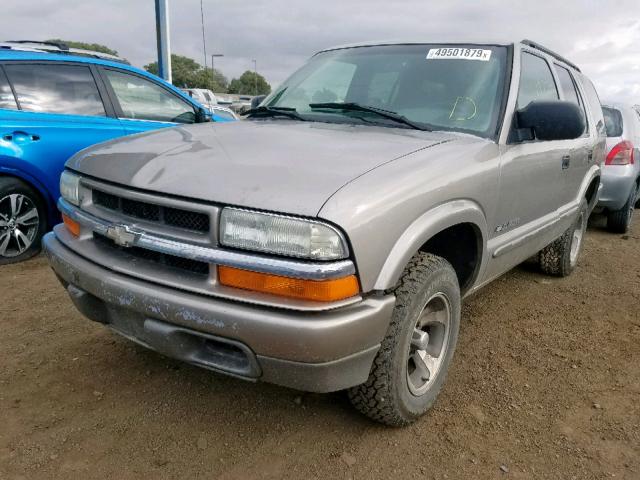 1GNCS13W22K216864 - 2002 CHEVROLET BLAZER BROWN photo 2