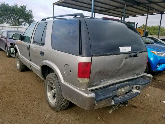 1GNCS13W22K216864 - 2002 CHEVROLET BLAZER BROWN photo 3