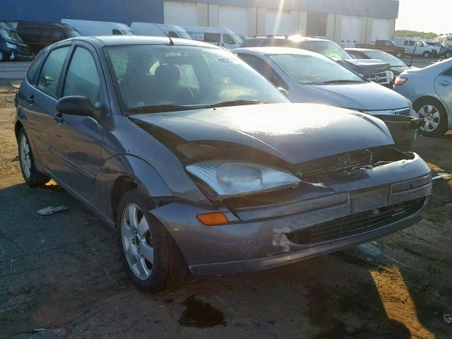 3FAFP37392R110836 - 2002 FORD FOCUS ZX5 GRAY photo 1