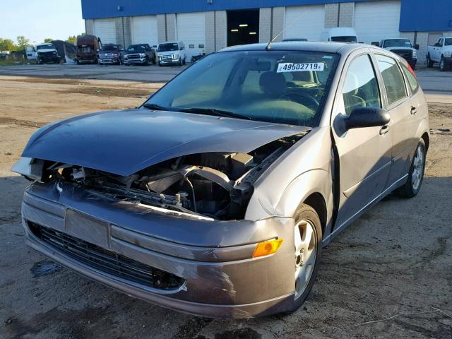 3FAFP37392R110836 - 2002 FORD FOCUS ZX5 GRAY photo 2