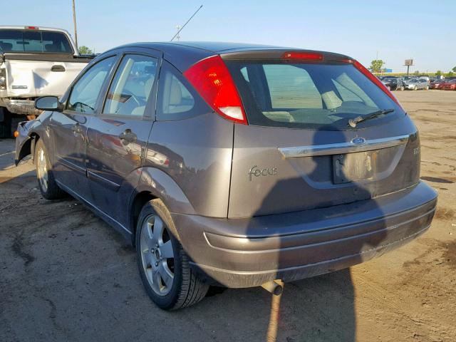 3FAFP37392R110836 - 2002 FORD FOCUS ZX5 GRAY photo 3