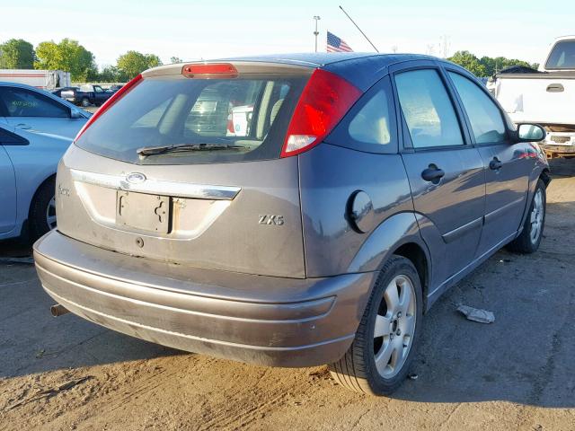 3FAFP37392R110836 - 2002 FORD FOCUS ZX5 GRAY photo 4