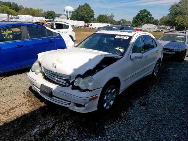 WDBRF87H06F798620 - 2006 MERCEDES-BENZ C 350 4MAT WHITE photo 2