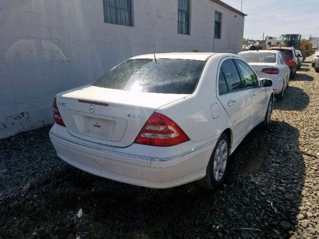 WDBRF87H06F798620 - 2006 MERCEDES-BENZ C 350 4MAT WHITE photo 4