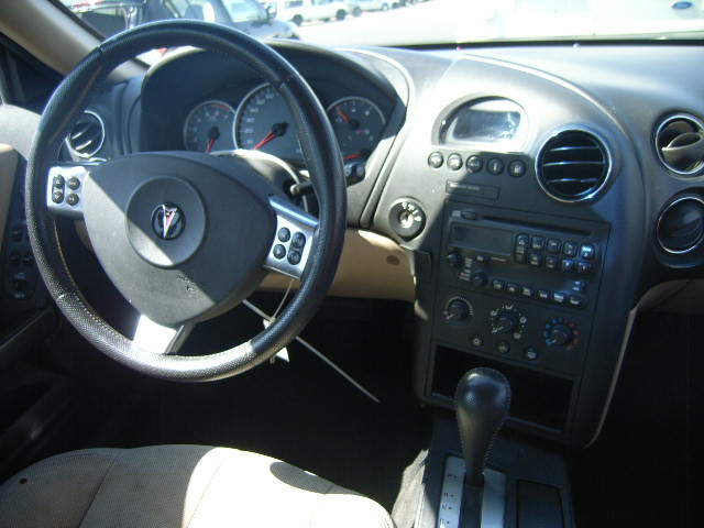 2G2WP552X61130804 - 2006 PONTIAC GRAND PRIX TAN photo 9