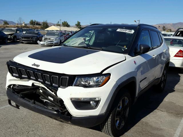 3C4NJDDB0JT255600 - 2018 JEEP COMPASS TR WHITE photo 2