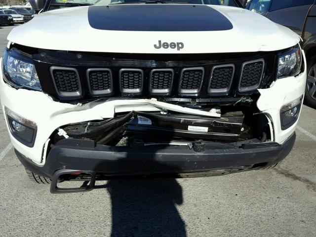 3C4NJDDB0JT255600 - 2018 JEEP COMPASS TR WHITE photo 9