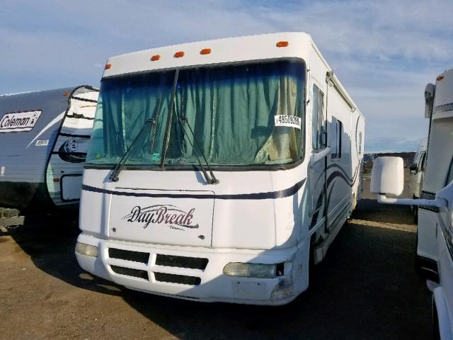 5B4LP37JXY3325909 - 2000 WORKHORSE CUSTOM CHASSIS MOTORHOME WHITE photo 2