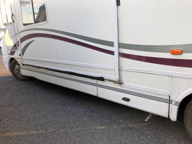 5B4LP37JXY3325909 - 2000 WORKHORSE CUSTOM CHASSIS MOTORHOME WHITE photo 9