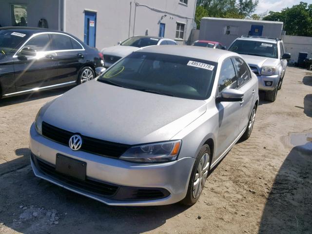 3VWD17AJ8EM256693 - 2014 VOLKSWAGEN JETTA SE SILVER photo 2