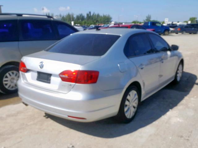 3VWD17AJ8EM256693 - 2014 VOLKSWAGEN JETTA SE SILVER photo 4