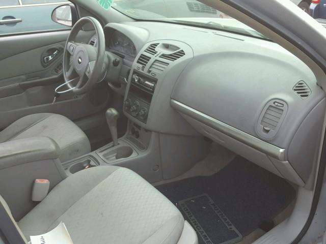 1G1ZS52F54F145370 - 2004 CHEVROLET MALIBU GRAY photo 5