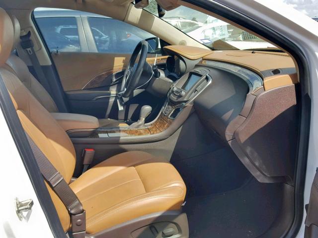 1G4GF5G39EF239217 - 2014 BUICK LACROSSE T WHITE photo 5