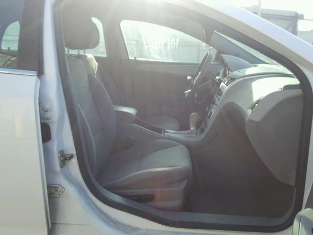 1G1ZB5E17BF307481 - 2011 CHEVROLET MALIBU LS 白色 照片 5