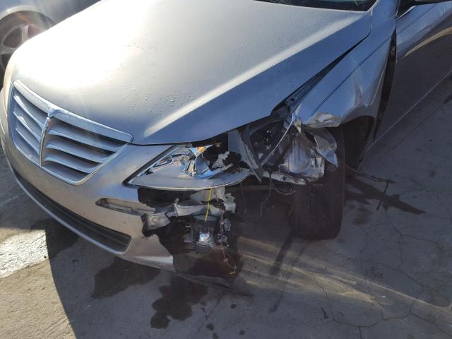 KMHGC46E49U017739 - 2009 HYUNDAI GENESIS 3. SILVER photo 9