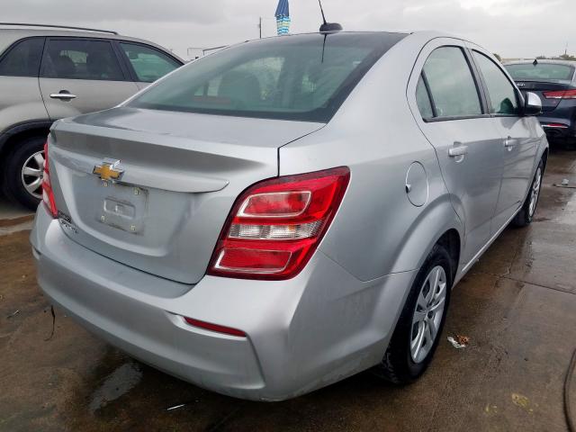 1G1JB5SH6J4127613 - 2018 CHEVROLET SONIC LS 银色 照片 4