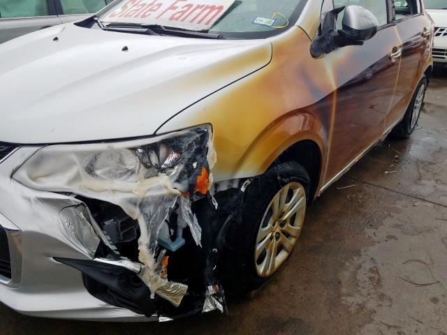 1G1JB5SH6J4127613 - 2018 CHEVROLET SONIC LS 银色 照片 9