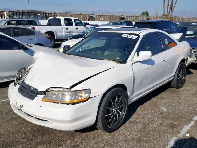 1HGCG2250YA000357 - 2000 HONDA ACCORD EX WHITE photo 2