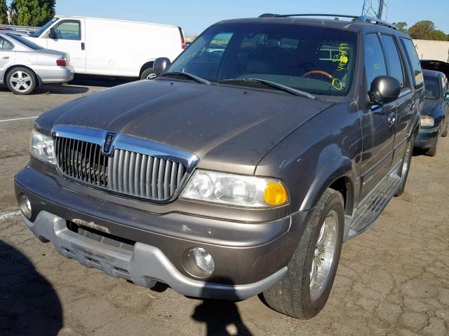 5LMEU27R72LJ00830 - 2002 LINCOLN NAVIGATOR TAN photo 2