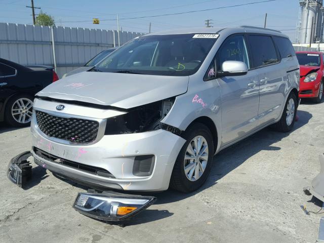 KNDMB5C1XJ6389600 - 2018 KIA SEDONA LX SILVER photo 2