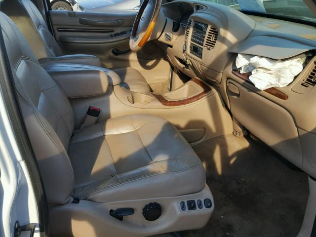 5LMPU28A1XLJ36246 - 1999 LINCOLN NAVIGATOR თეთრი ფოტო 5