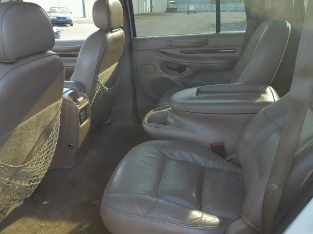 5LMPU28A1XLJ36246 - 1999 LINCOLN NAVIGATOR თეთრი ფოტო 6